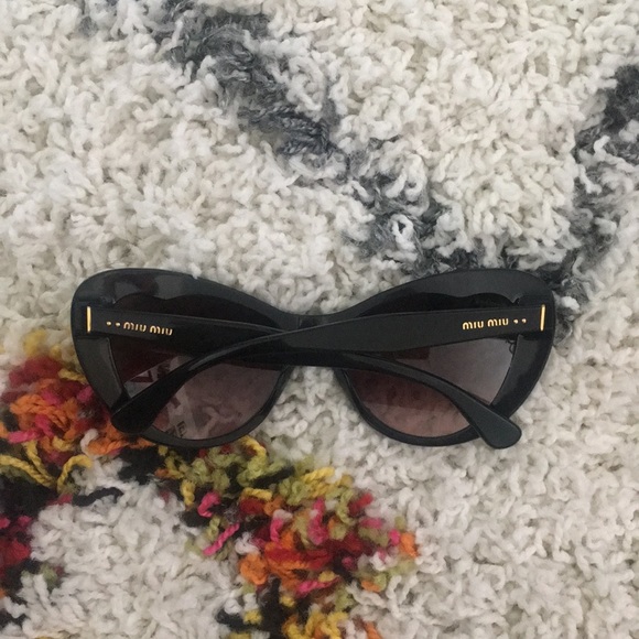 Miu Miu Cat Eye Sunnies - Picture 3 of 5